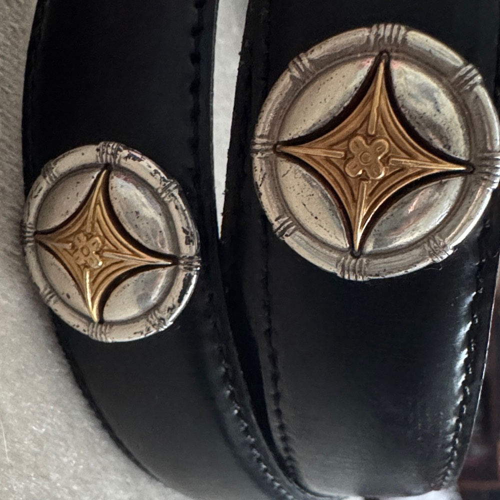 Fossil Elegant Black Leather Belt with Gold/Silver Buckle - Picture 5 of 5